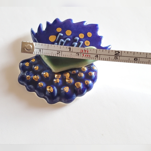 Vtg. Ceramic Brooch Signed - Picture 4 of 4